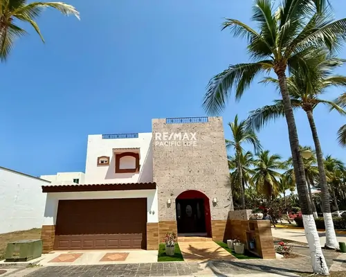 Casa en esquina en venta en Cerritos Resort, Mazatlán