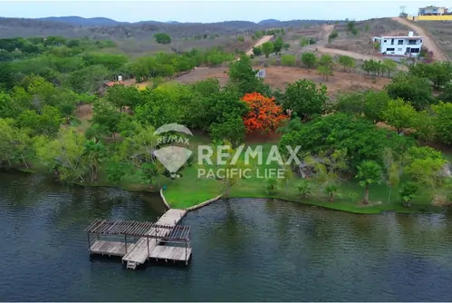Terreno de 803 m² en venta en Campiña del Lago