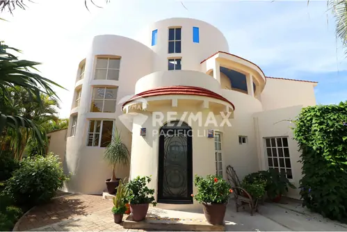 Casa de 3 recámaras frente al mar en Teacapán
