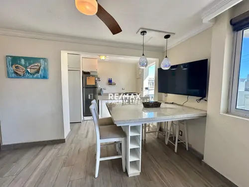 Condominio amueblado en venta en Olas Altas, Mazatlán