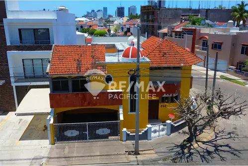 House for Sale in Lomas de Mazatlán