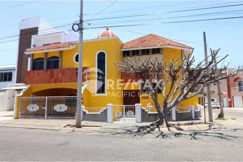 House for Sale in Lomas de Mazatlán