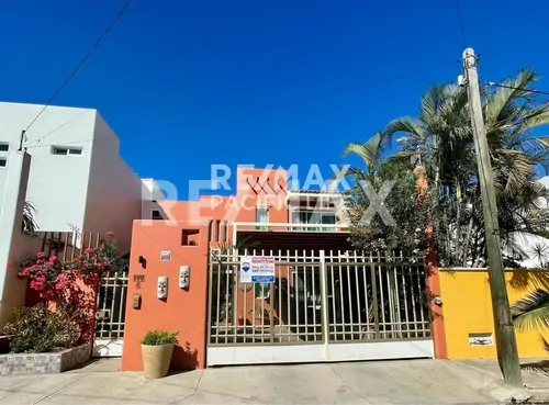 Casa de 4 recámaras en venta en Playa Sur, Mazatlán