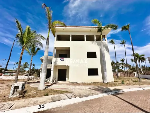 Beachfront House for Sale in Club Palmas