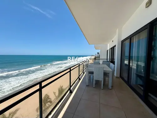Condo frente al mar en venta en Pearl Tower, Mazatlán