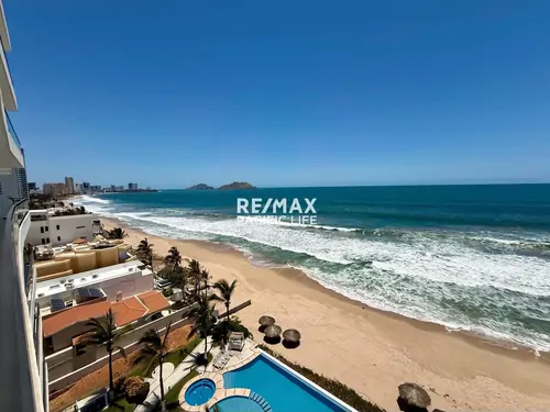 Condo frente al mar en venta en Pearl Tower, Mazatlán