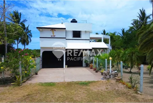 Casa frente al mar en venta en La Tambora, Teacapán