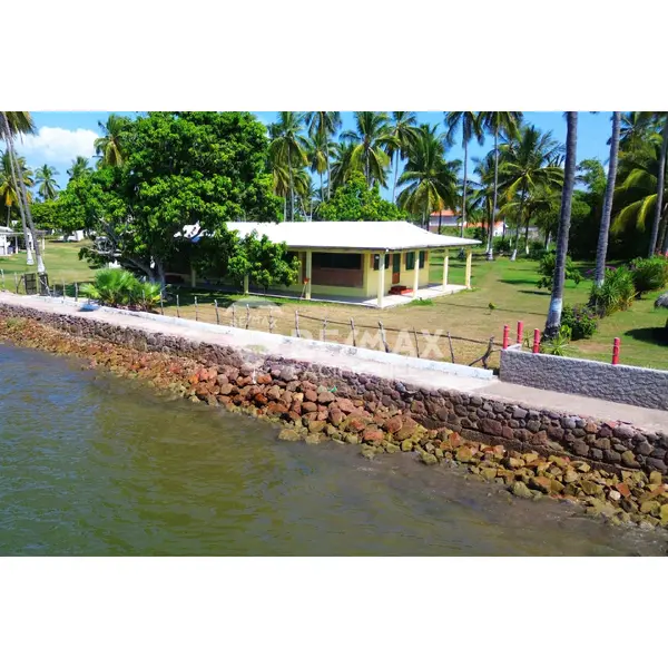 Finca frente a la playa en venta en Teacapán