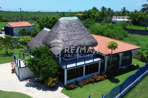 Casa amueblada frente al océano en Teacapán | $295,000 USD
