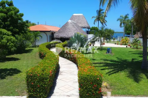 Casa amueblada frente al océano en Teacapán | $295,000 USD