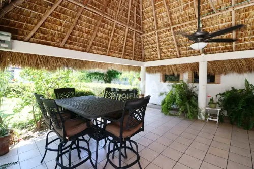Casa amueblada frente al océano en Teacapán | $295,000 USD