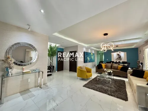 Casa amplia de 4 recámaras en Club Real