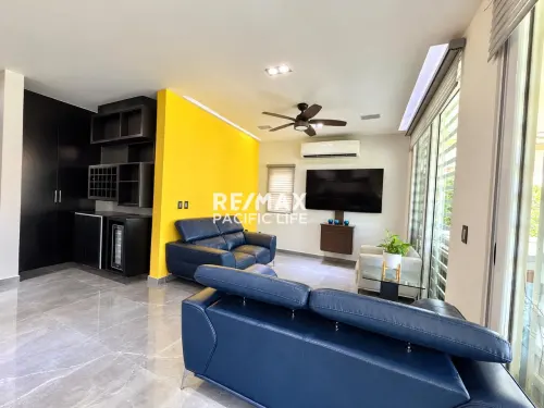 Casa amplia de 4 recámaras en Club Real
