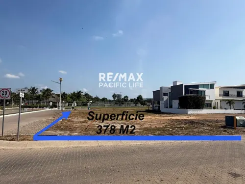 Lote residencial en esquina con seguridad y amenidades