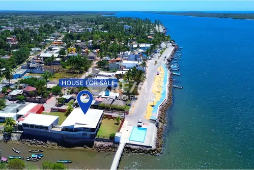 Tríplex frente al mar en venta en Teacapán, Sinaloa