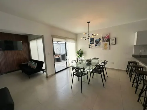 Casa amueblada en renta en Residencial Azul Marino