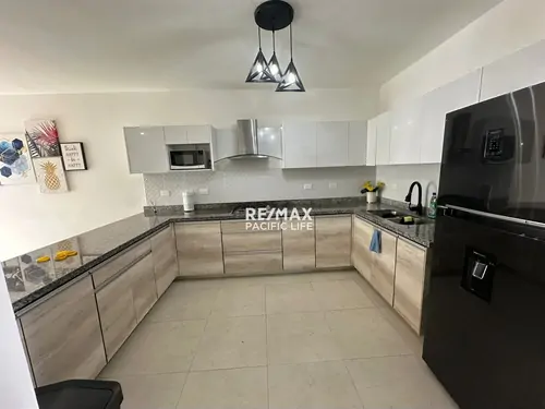 Casa amueblada en renta en Residencial Azul Marino
