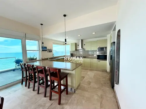Condominio en renta en Torre VUE 1200 frente al mar