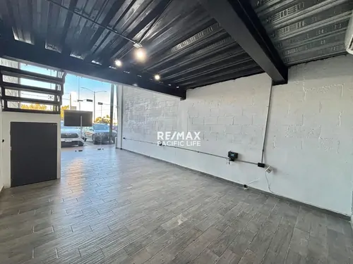 Local comercial en renta en Plaza El Encanto Marina